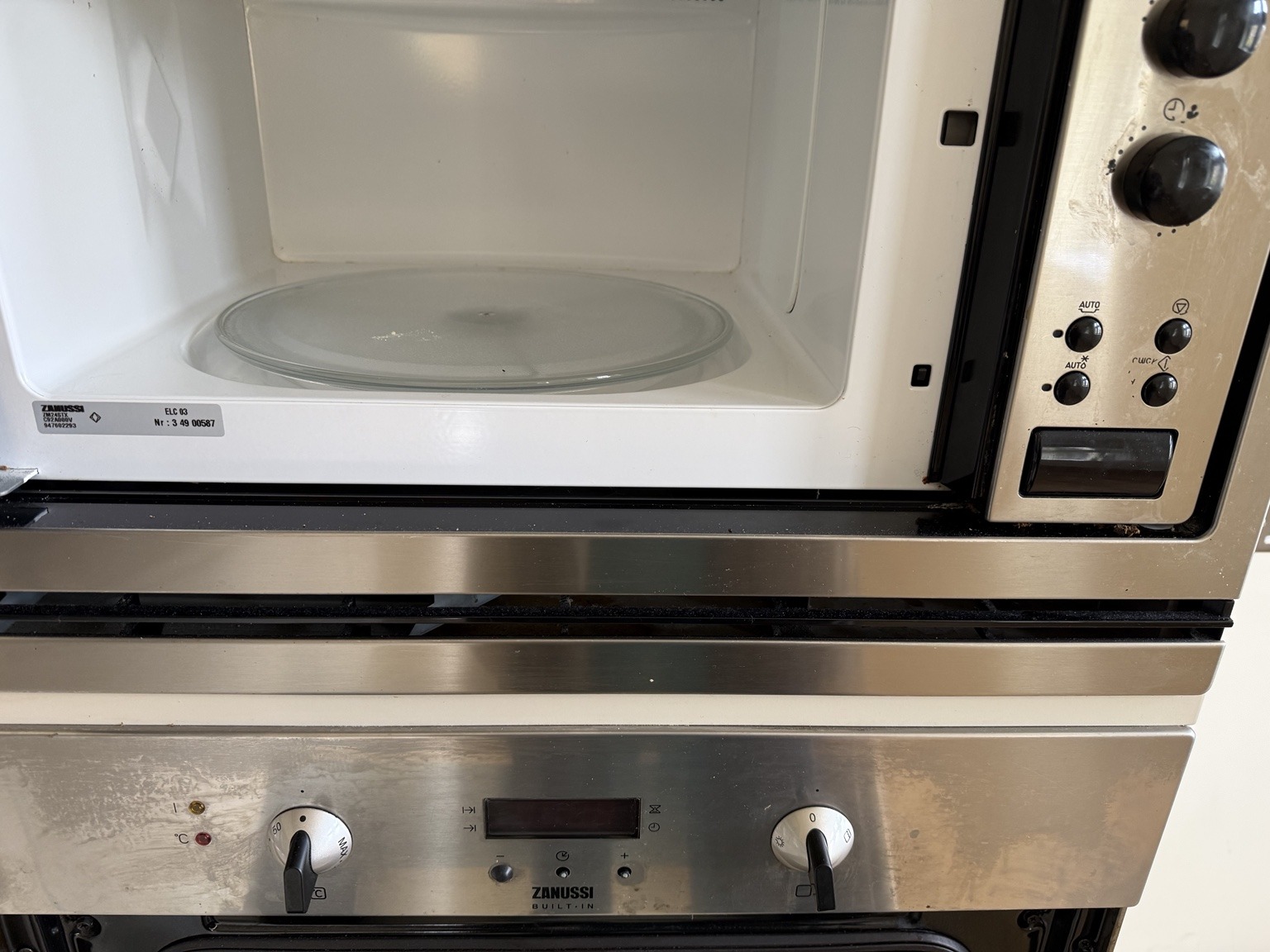 Clean microwave interior