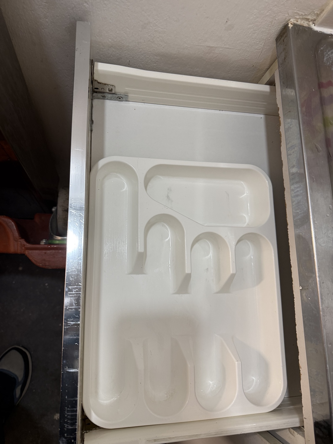 Kitchen drawer after deep cleaning