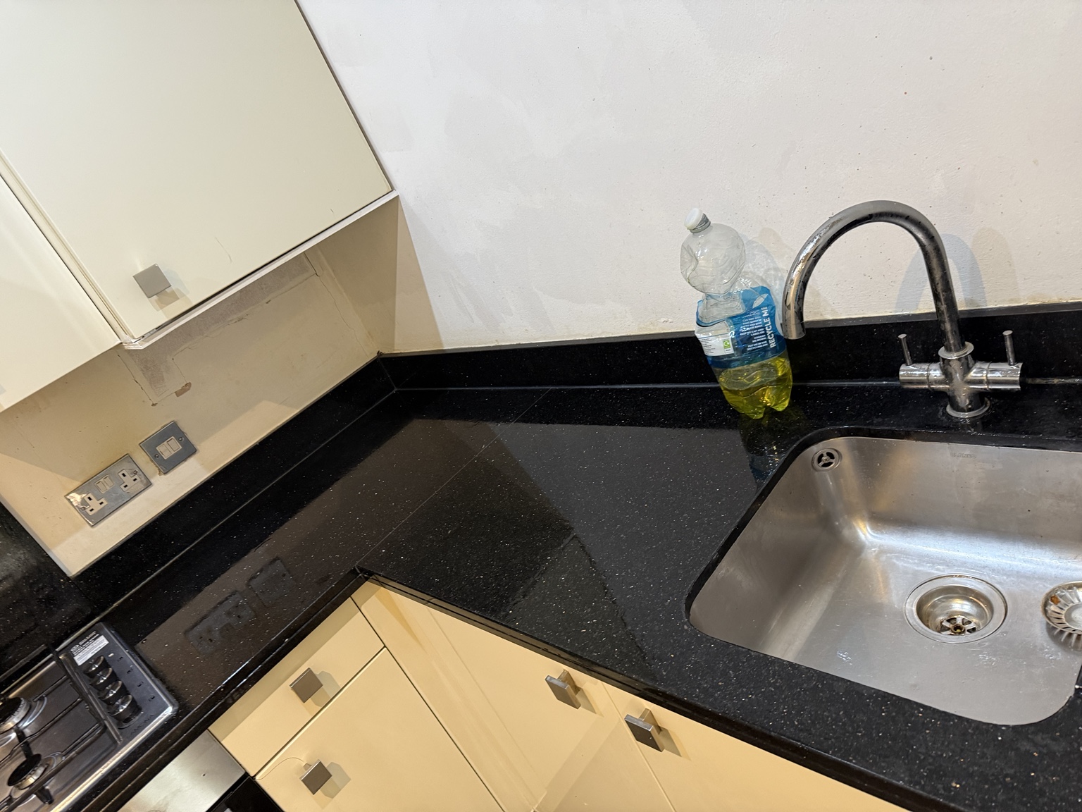 Kitchen worktop after deep cleaning
