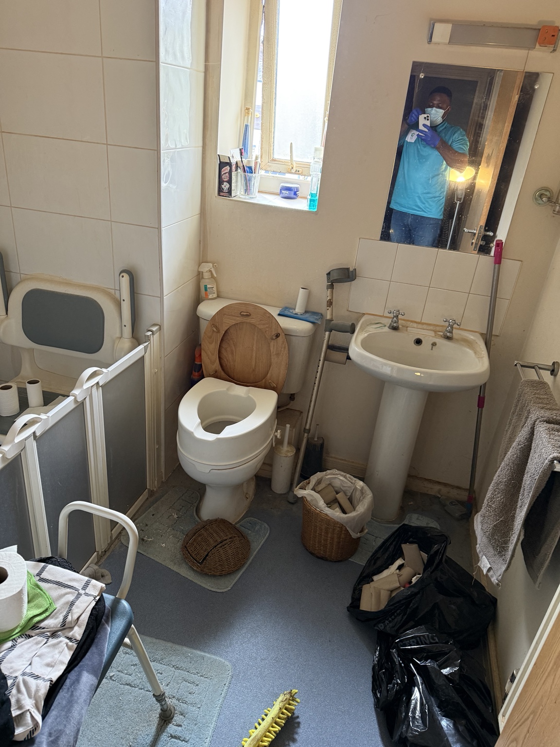 Bathroom before end-of-tenancy and move-out cleaning
