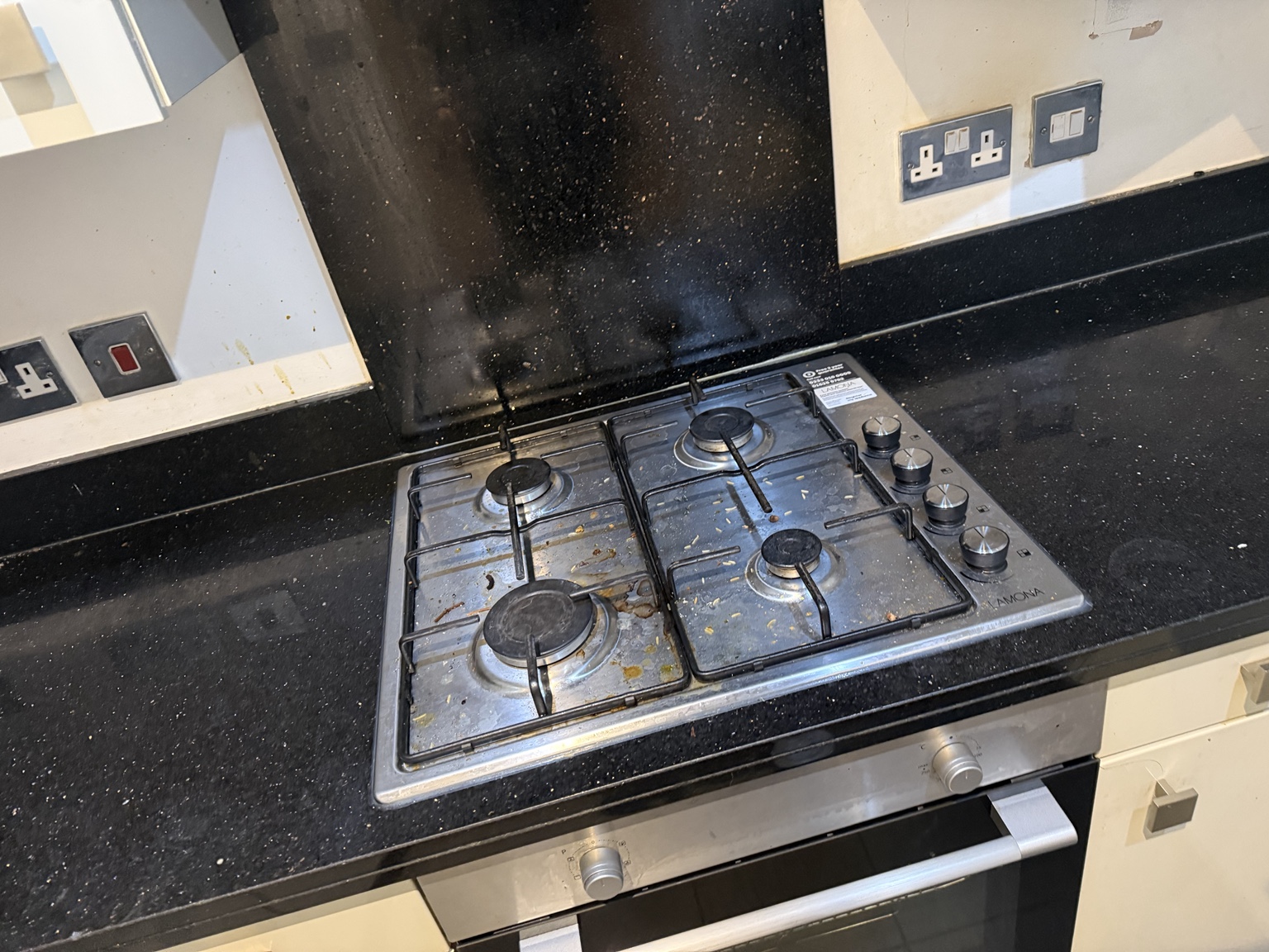 Kitchen before end-of-tenancy and move-out cleaning