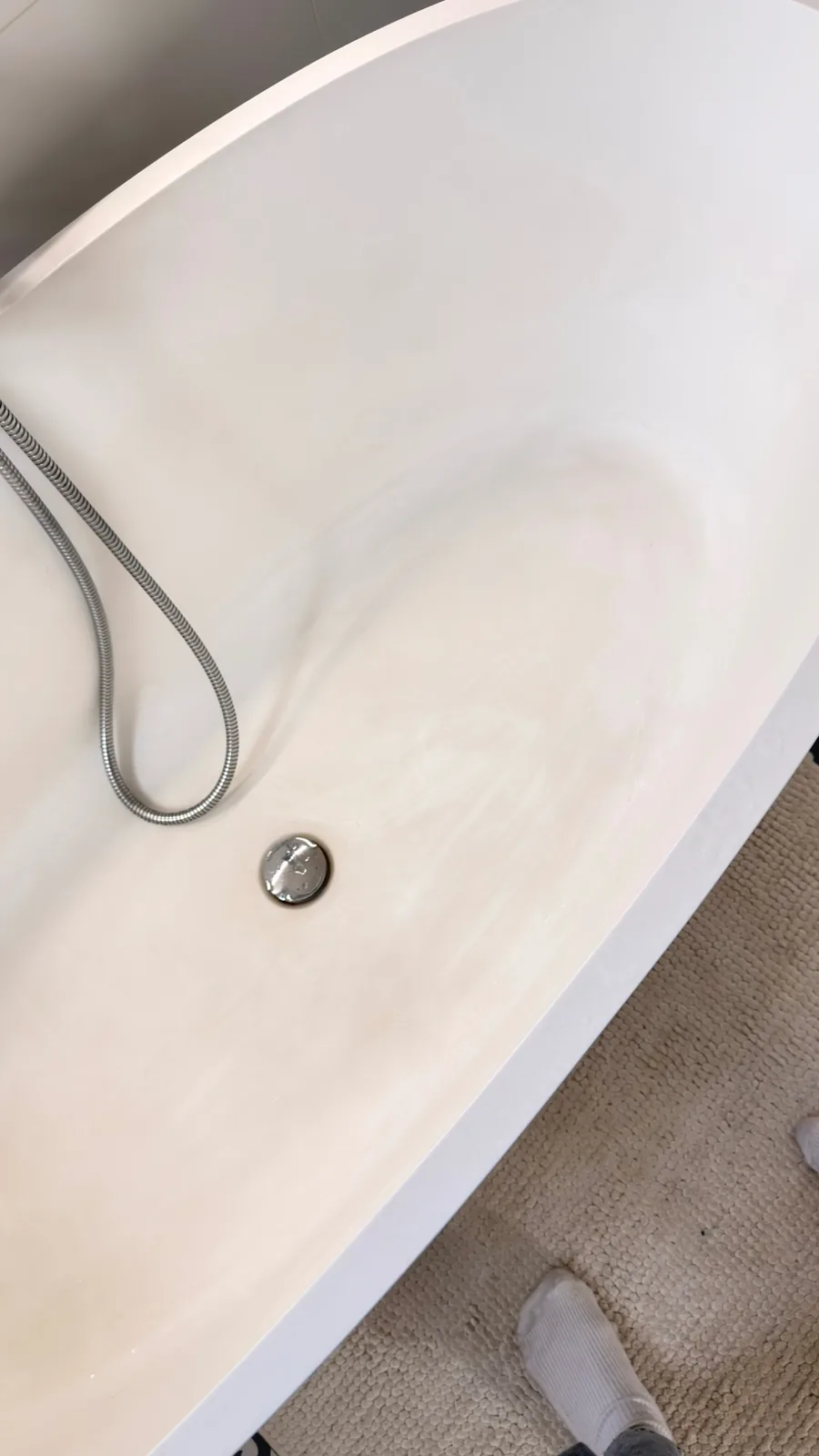 Bathtub before professional deep cleaning by RASO Cleaning Service