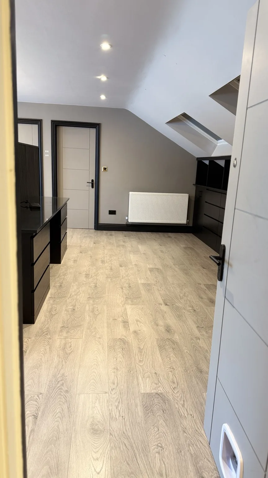 Clean empty room and flooring after RASO end of tenancy cleaning