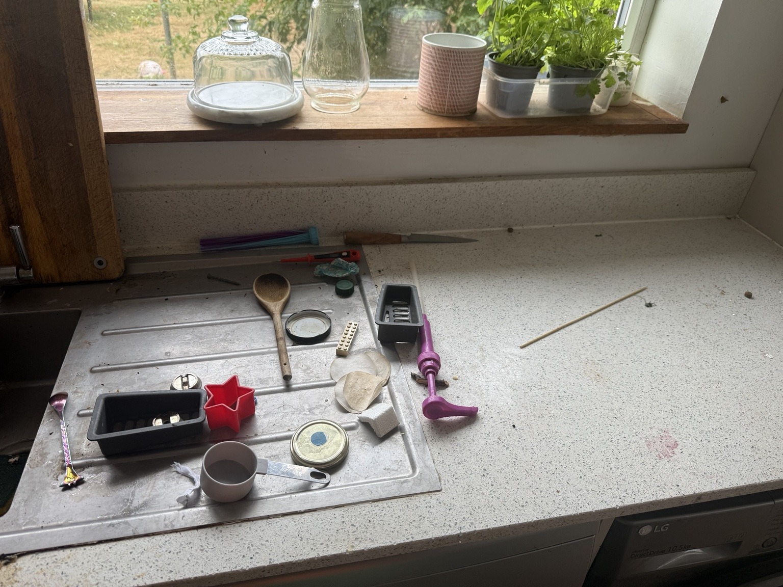 Kitchen sink and worktop before regular cleaning